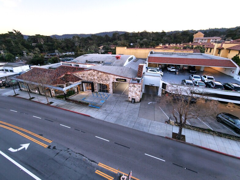 498 Fremont St, Monterey, CA à vendre - Photo de l’immeuble – Image 3 sur 20