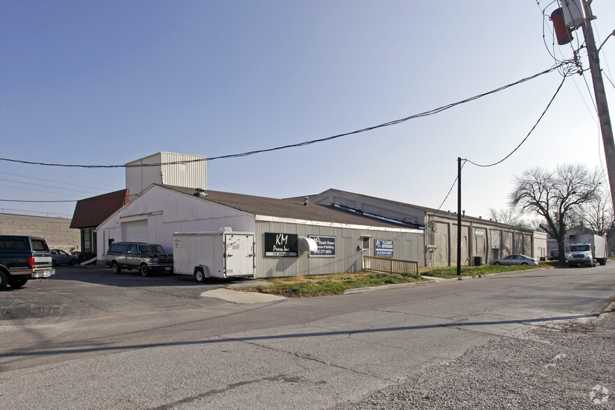 120-136 Iowa Ave, Belleville, IL à louer - Photo de l’immeuble – Image 1 sur 4