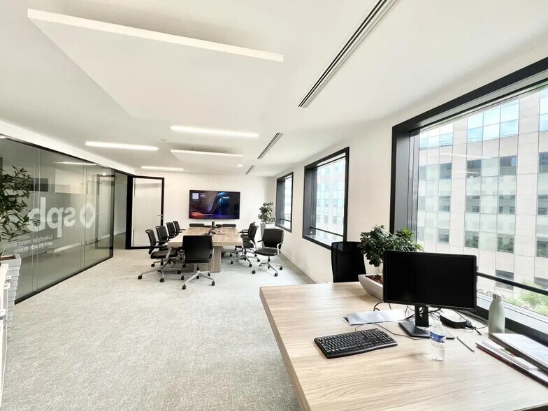 Bureau dans Courbevoie à louer - Photo de l’immeuble – Image 2 sur 8