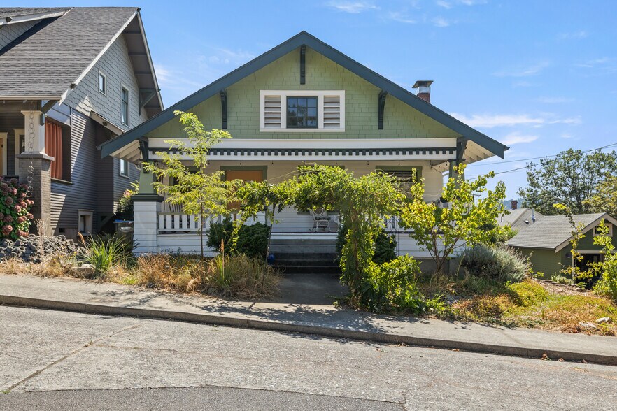 837 SE Blakeley Ave, Roseburg, OR à vendre - Photo de l’immeuble – Image 2 sur 24