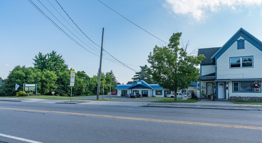 718-728 James St, Clayton, NY à vendre - Photo de l’immeuble – Image 3 sur 34