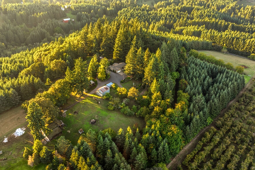 20180 NE Sunnycrest Rd, Newberg, OR à vendre - Photo de l’immeuble – Image 2 sur 48