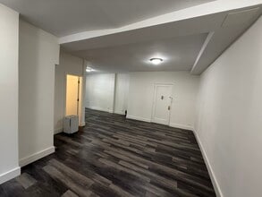 73-12 35th Ave, Jackson Heights, NY à louer Photo intérieure– Image 2 sur 8