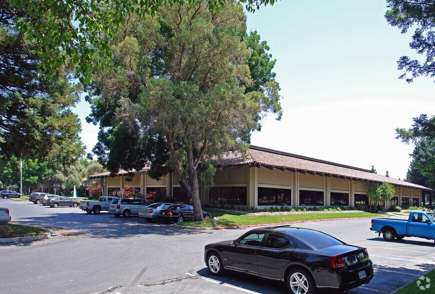 3750 Rosin Ct, Sacramento, CA à louer - Photo principale – Image 1 sur 9
