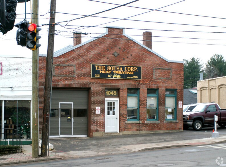 1045 New Britain Ave, West Hartford, CT à louer - Photo de l’immeuble – Image 2 sur 3