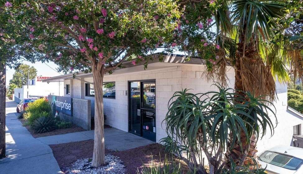 3850 Foothill Blvd, La Crescenta, CA à vendre Photo principale– Image 1 sur 5