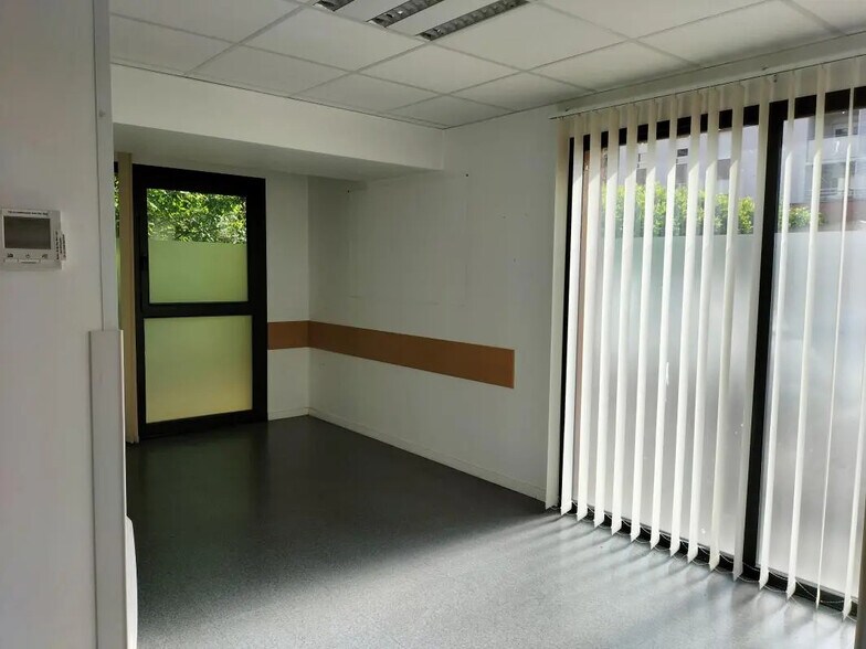 756 Rue Edouard Herriot, Jassans-Riottier à louer - Photo de l’immeuble – Image 1 sur 19