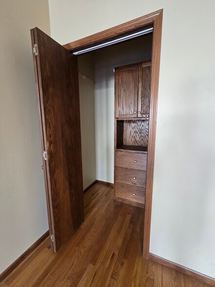 325 W 2nd St, Hastings, NE à louer - Photo de l’immeuble – Image 3 sur 11