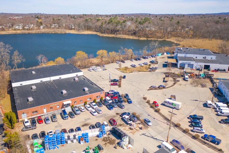 110-120 Stergis Way, Dedham, MA à louer - Photo de l’immeuble – Image 3 sur 11