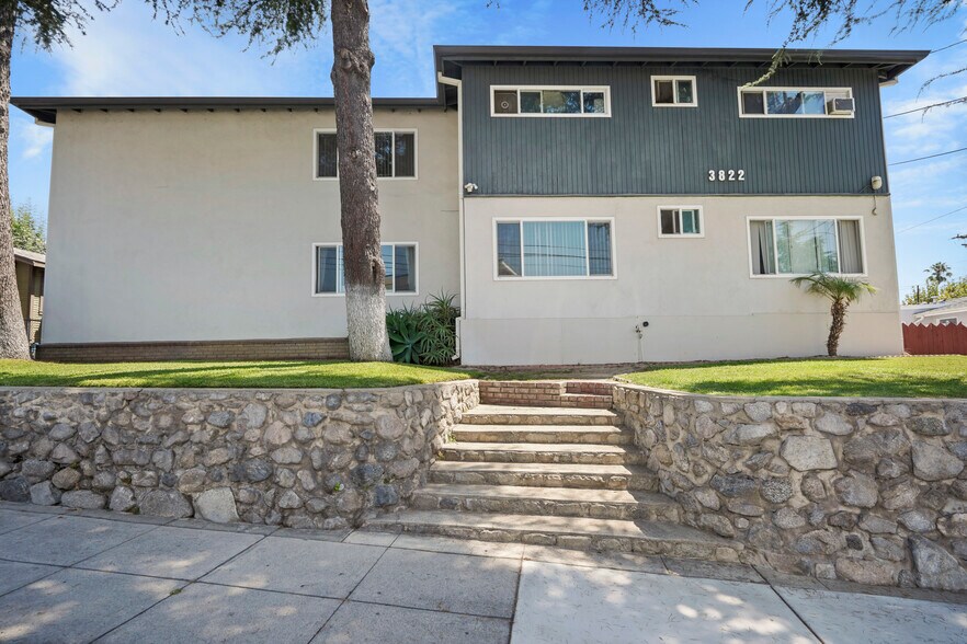 3822 Sunset Ave, Montrose, CA à vendre - Photo de l’immeuble – Image 3 sur 27