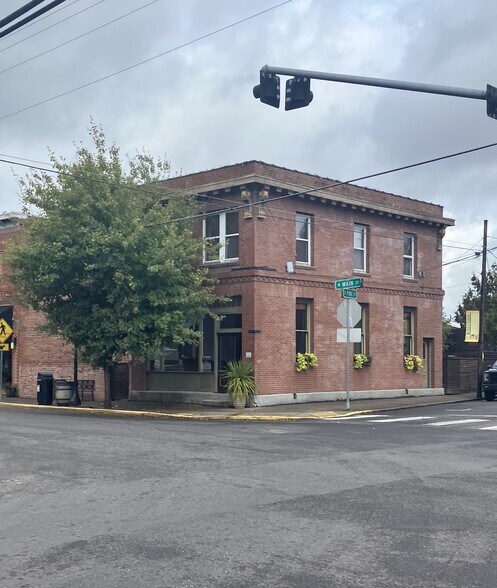 105 W Main St, Carlton, OR à vendre - Photo de l’immeuble – Image 2 sur 13