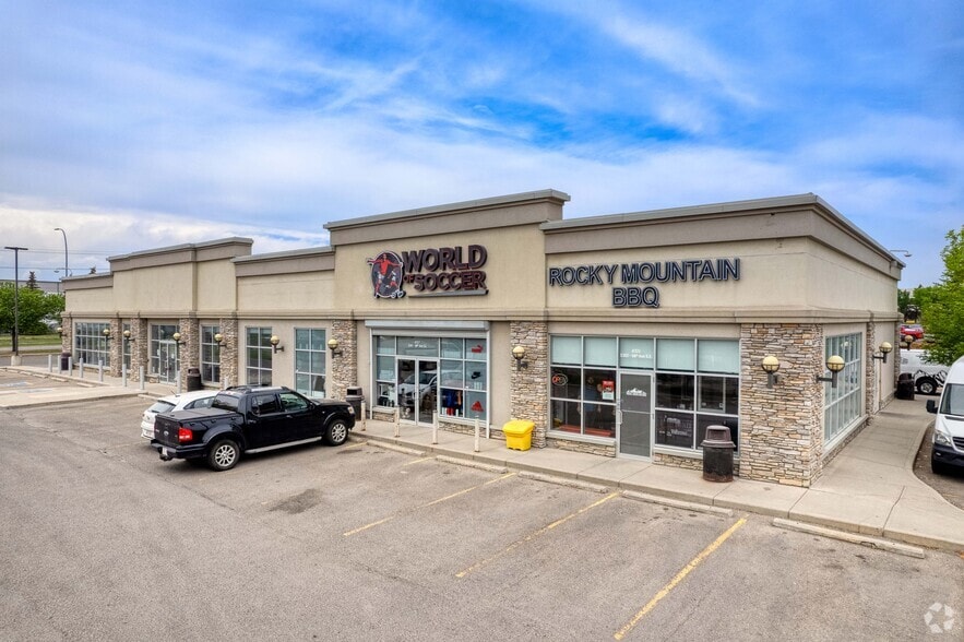 5303 68th Ave SE, Calgary, AB à louer - Photo principale – Image 1 sur 4