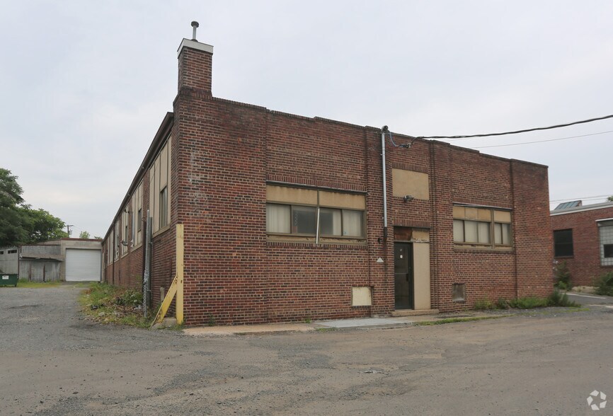 27 Montgomery St, Hillside, NJ à louer - Photo principale – Image 1 sur 12
