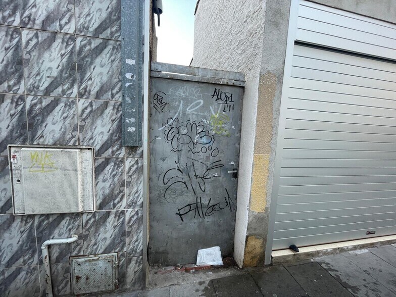 Local commercial dans Rubí, Barcelona à vendre - Photo de l’immeuble – Image 2 sur 11