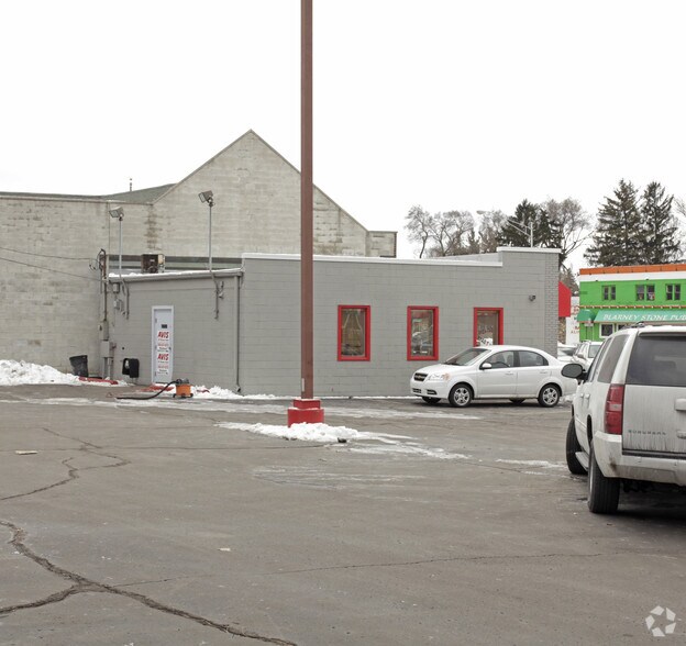 27364 Woodward Ave, Royal Oak, MI à vendre - Photo de l’immeuble – Image 2 sur 11