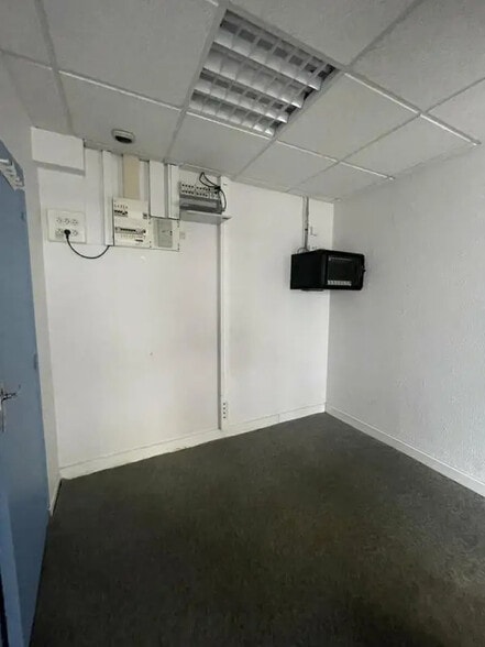 Local commercial dans Reims à louer - Photo de l’immeuble – Image 3 sur 6