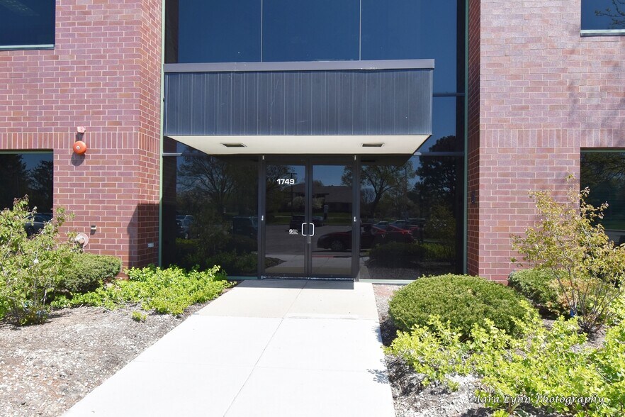 1749 S Naperville Rd, Wheaton, IL à louer - Photo de l’immeuble – Image 3 sur 12