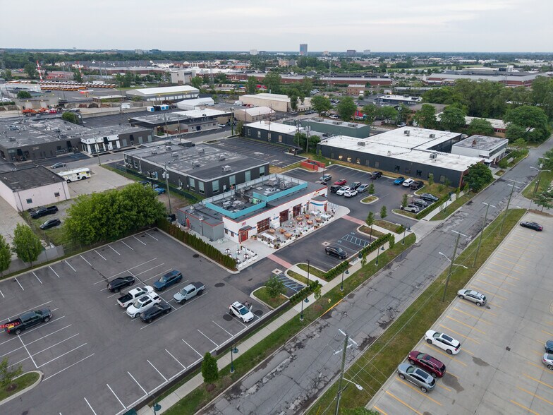 2159 E Lincoln St, Birmingham, MI à vendre - Photo de l’immeuble – Image 2 sur 4