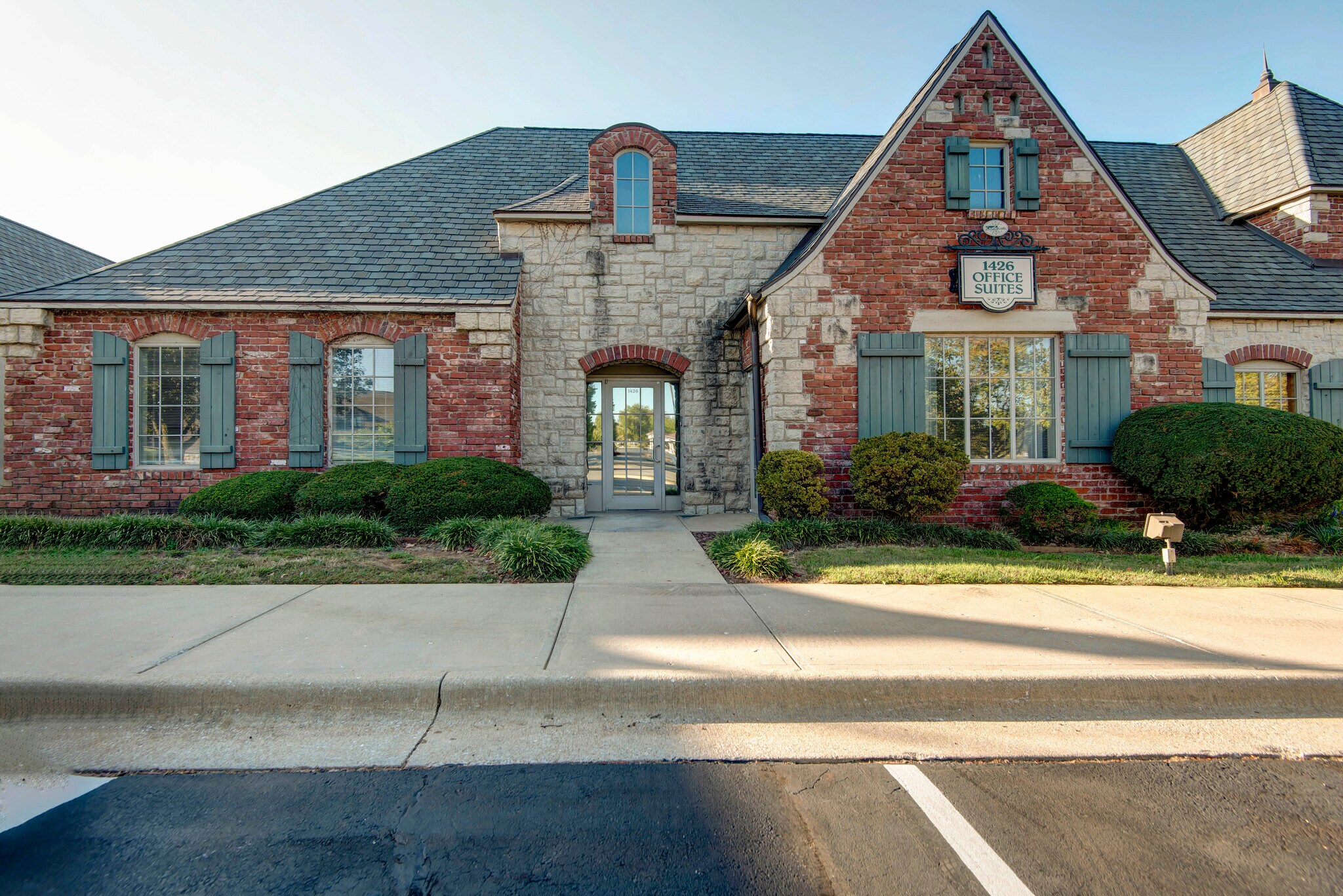 1420-1426 E Bradford Pky, Springfield, MO à louer Photo principale– Image 1 sur 25