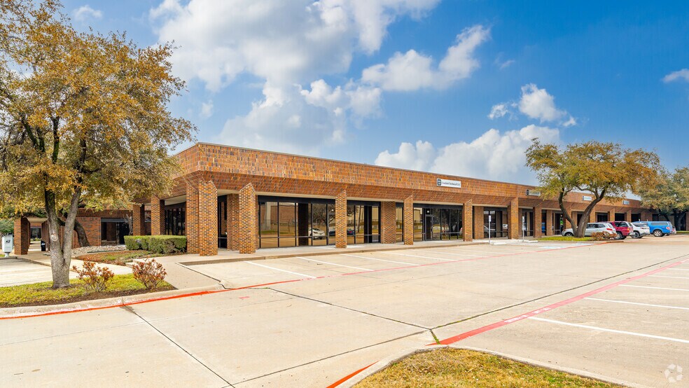 4275 Kellway Cir, Addison, TX à louer - Photo de l’immeuble – Image 3 sur 7