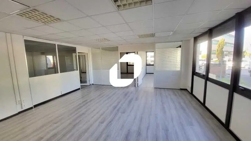 Bureau dans Mérignac à louer - Photo de l’immeuble – Image 1 sur 11