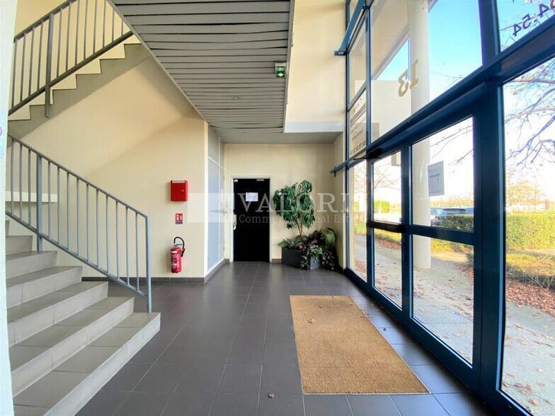 Bureau dans Bron à louer - Hall d’entrée – Image 2 sur 2