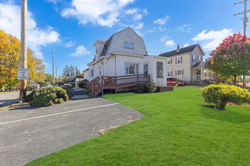 628 Darlington Rd, Beaver Falls, PA à louer Photo de l’immeuble– Image 1 sur 17
