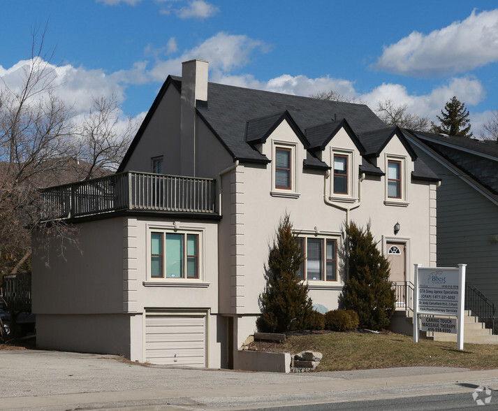 156 Sheppard Ave W, Toronto, ON à louer - Photo de l’immeuble – Image 3 sur 3