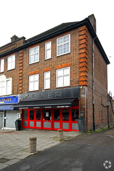 24 Hampden Sq, Londres à louer - Photo principale – Image 1 sur 3