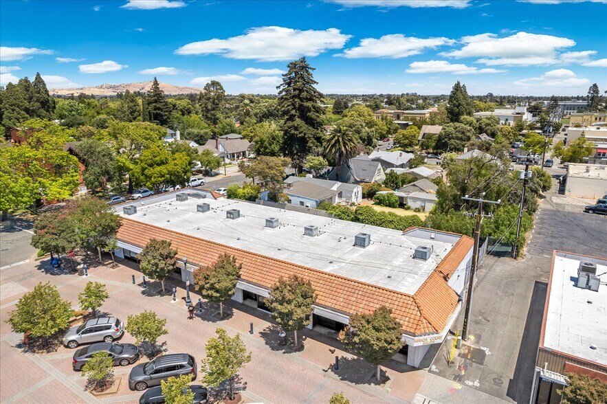945 Empire St, Fairfield, CA à vendre - Photo de l’immeuble – Image 1 sur 33