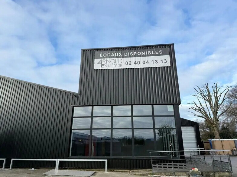 Local d’activités dans Theix-Noyalo à louer - Photo de l’immeuble – Image 2 sur 5