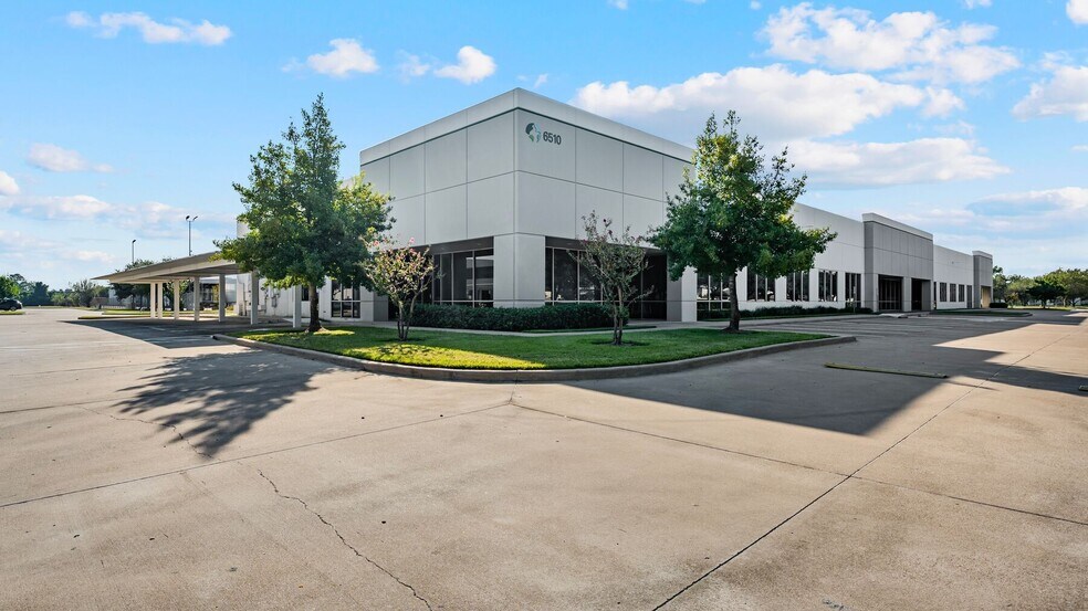 6550 W Sam Houston Pky N, Houston, TX à louer - Photo de l’immeuble – Image 3 sur 5