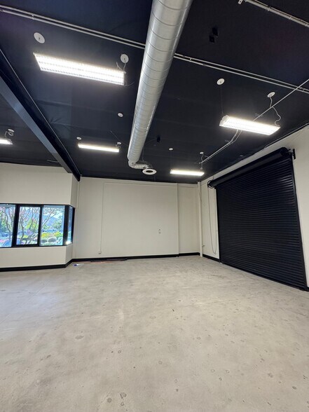 5142 Clareton Dr, Agoura Hills, CA à louer - Photo de l’immeuble – Image 2 sur 9