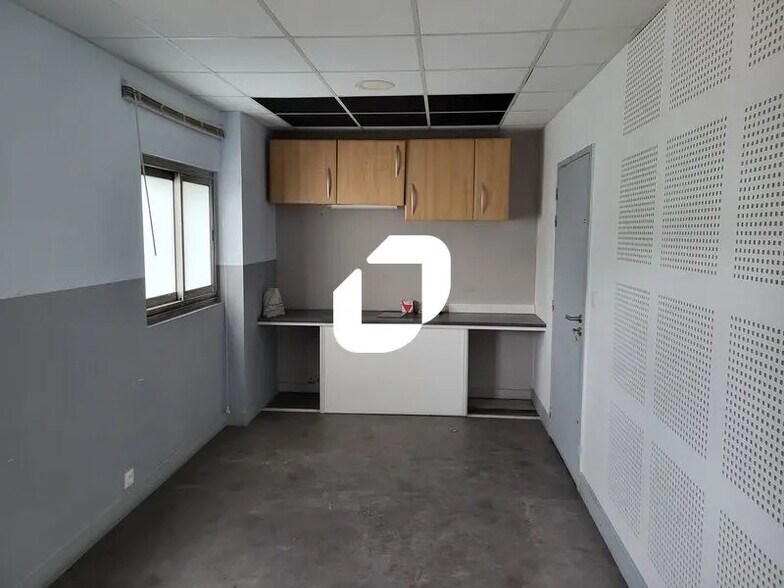 Local d’activités dans Bègles à louer - Photo de l’immeuble – Image 3 sur 10