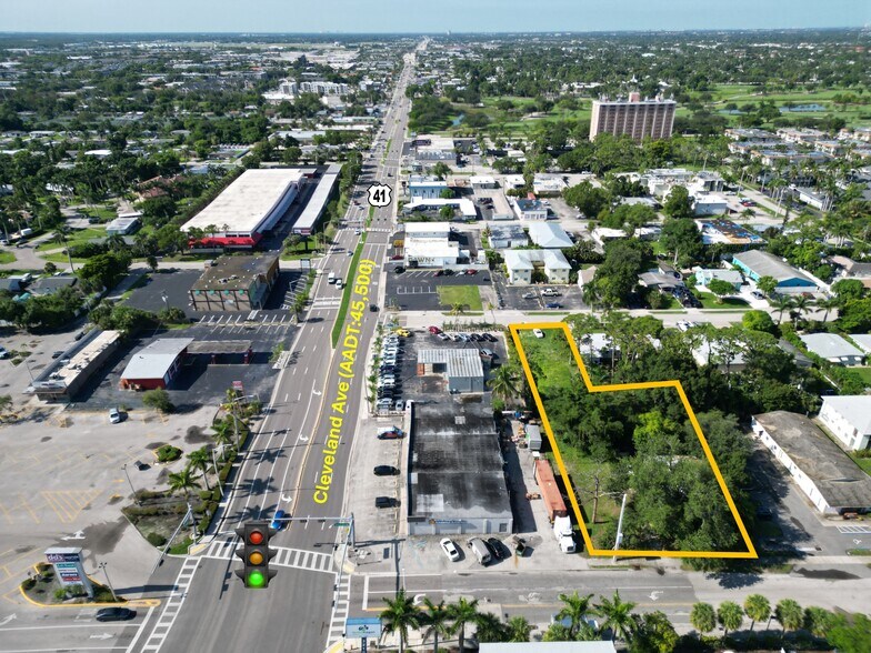 1950 Grace Ave, Fort Myers, FL à vendre - Photo de l’immeuble – Image 2 sur 22