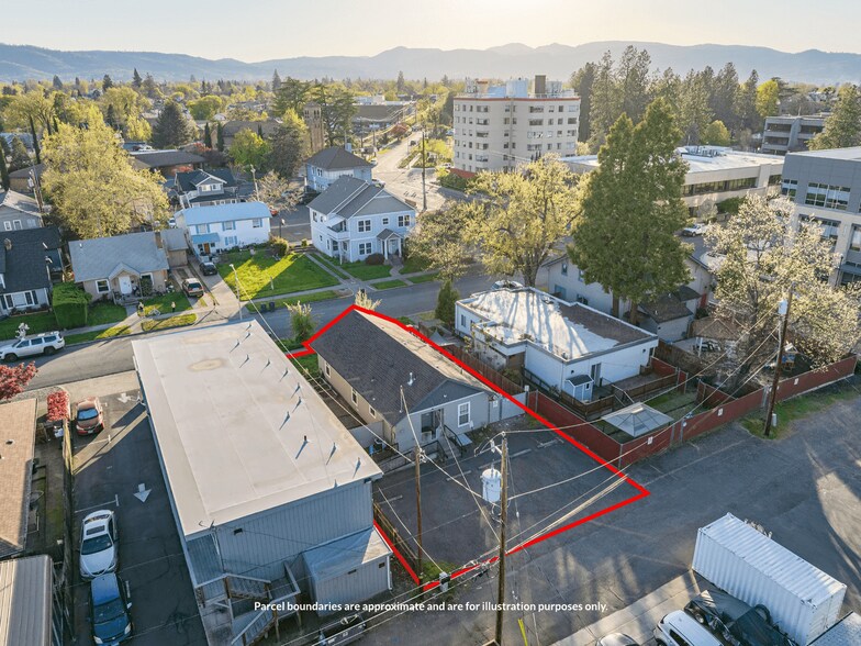 319 S Ivy St, Medford, OR à vendre - Photo de l’immeuble – Image 3 sur 39