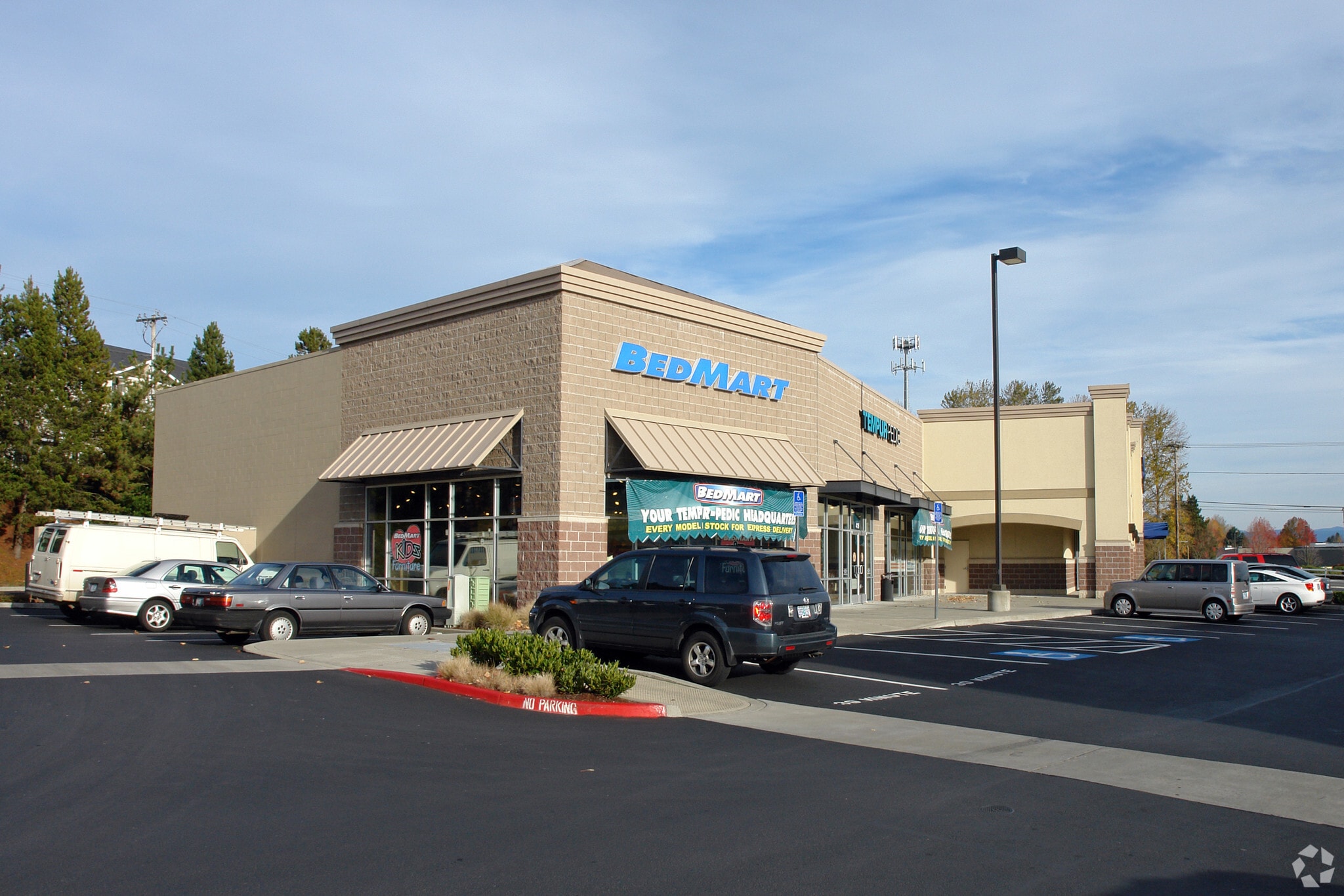 401-489 NW Burnside Rd, Gresham, OR à louer Photo principale– Image 1 sur 7