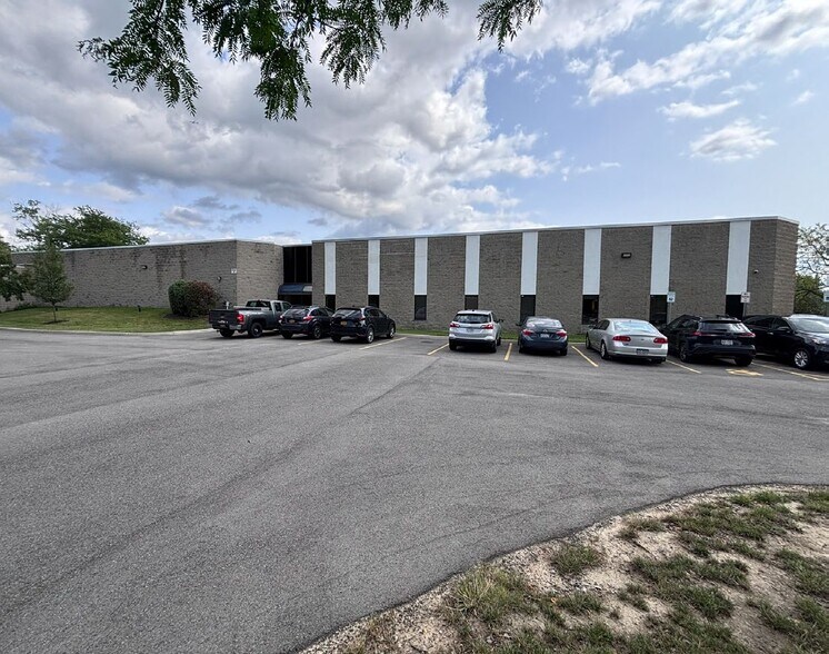 375 Commerce Dr, Buffalo, NY à louer - Photo de l’immeuble – Image 2 sur 3