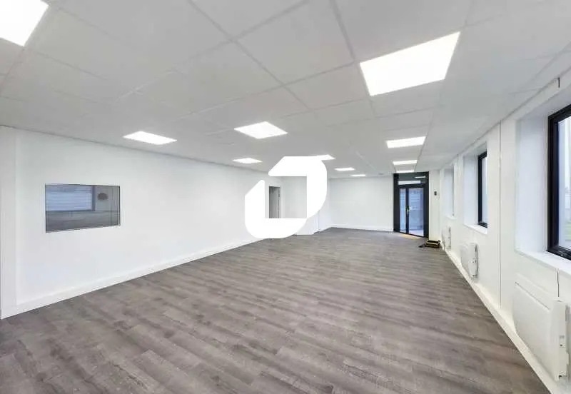 Bureau dans Le Bourget à louer - Photo de l’immeuble – Image 3 sur 4