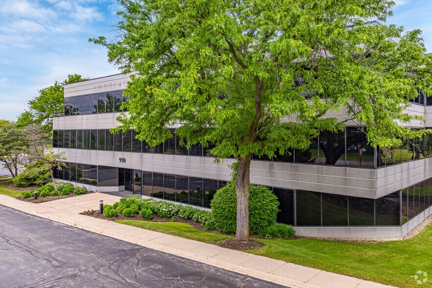 950 Warrenville Rd, Lisle, IL à vendre - Photo de l’immeuble – Image 2 sur 5