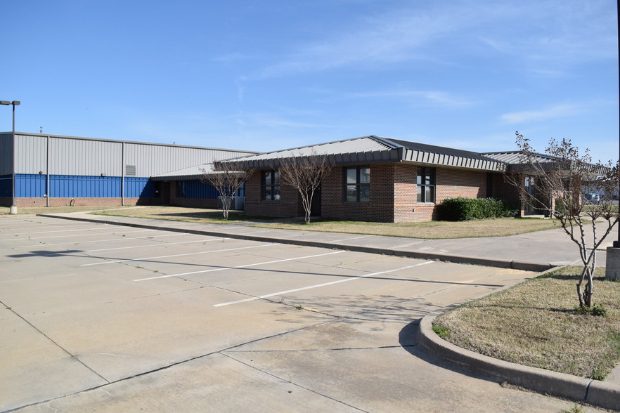 3010 Enterprise Dr, Durant, OK à louer - Photo de l’immeuble – Image 1 sur 7