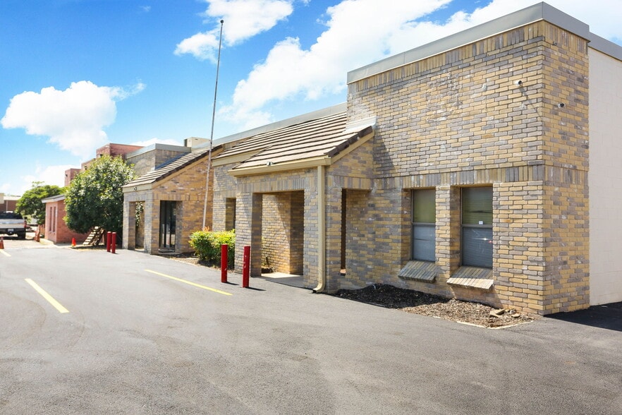 7819 Fortune Dr, San Antonio, TX à louer - Photo de l’immeuble – Image 1 sur 5