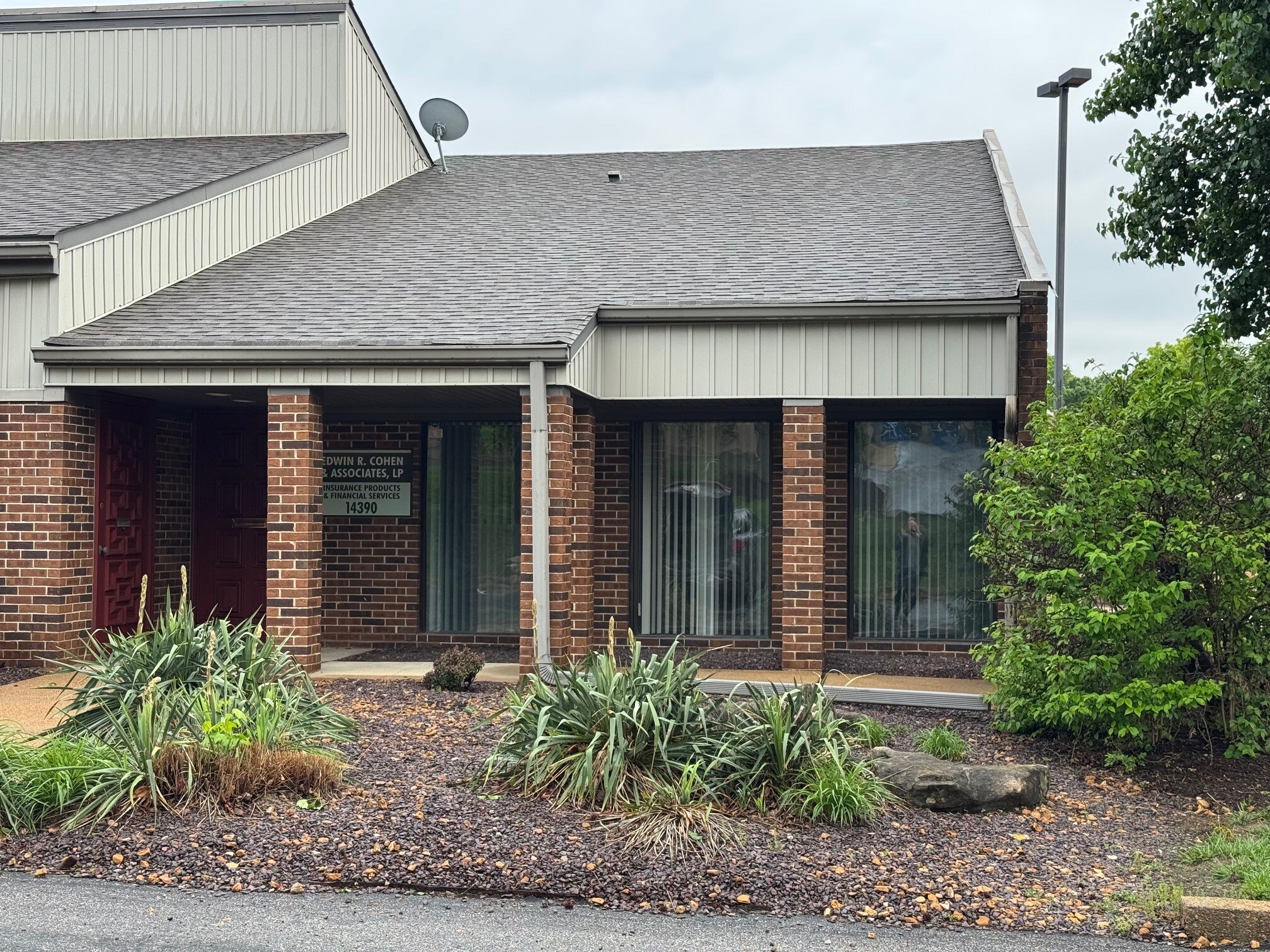 14378-14390 Woodlake Dr, Town and Country, MO à vendre Photo de l’immeuble– Image 1 sur 20