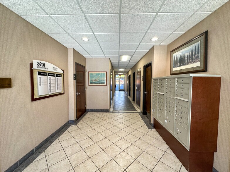 3901 Barrett Dr, Raleigh, NC à louer - Photo intérieure – Image 2 sur 3