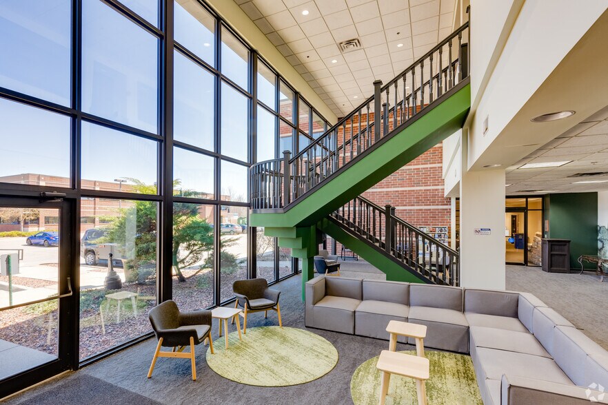 3001 Coolidge Rd, East Lansing, MI à louer - Hall d’entrée – Image 2 sur 15