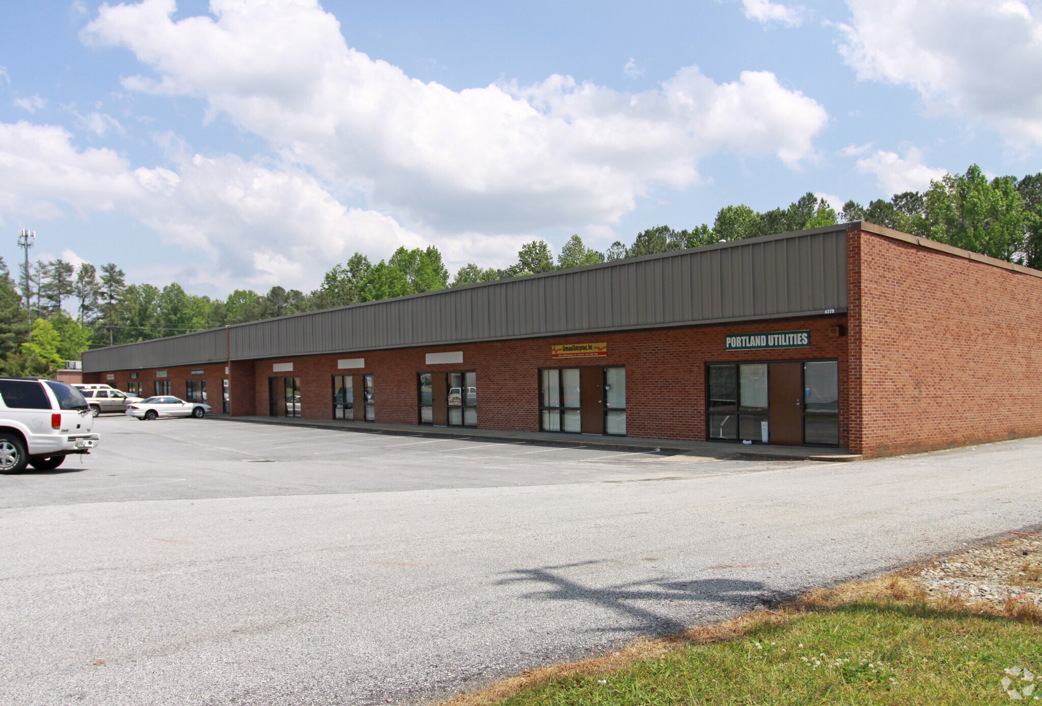 4379-4395 Sentry Dr, Tucker, GA à louer Photo principale– Image 1 sur 9