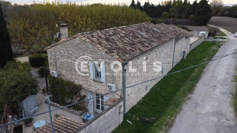 Bureau dans Velleron à louer - Photo de l’immeuble – Image 3 sur 9