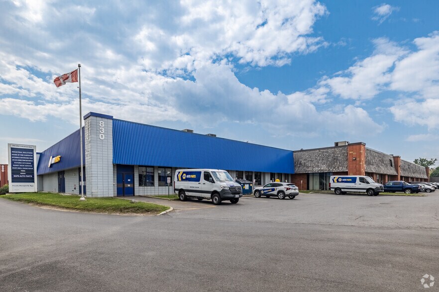 830-840 Industrial Ave, Ottawa, ON à louer - Photo de l’immeuble – Image 2 sur 3