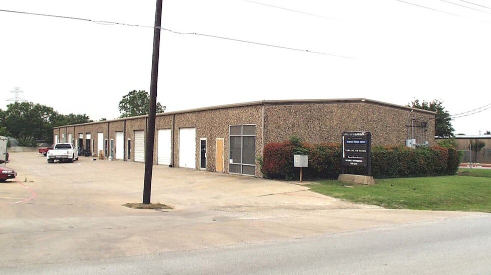 1302 N Cowan Ave, Lewisville, TX à louer - Photo principale – Image 1 sur 2