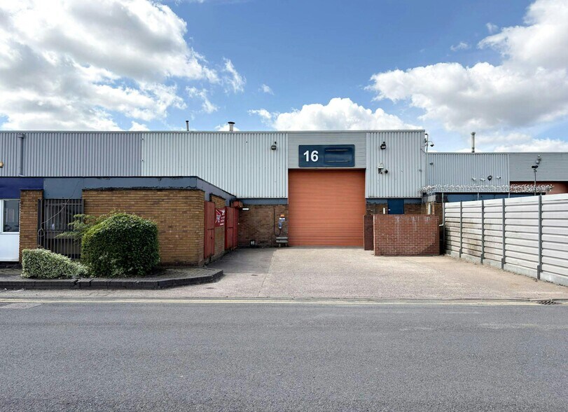 Bickenhill Ln, Birmingham à louer - Photo de l’immeuble – Image 1 sur 3